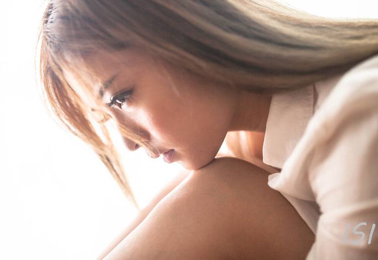 为情所困的花季少女