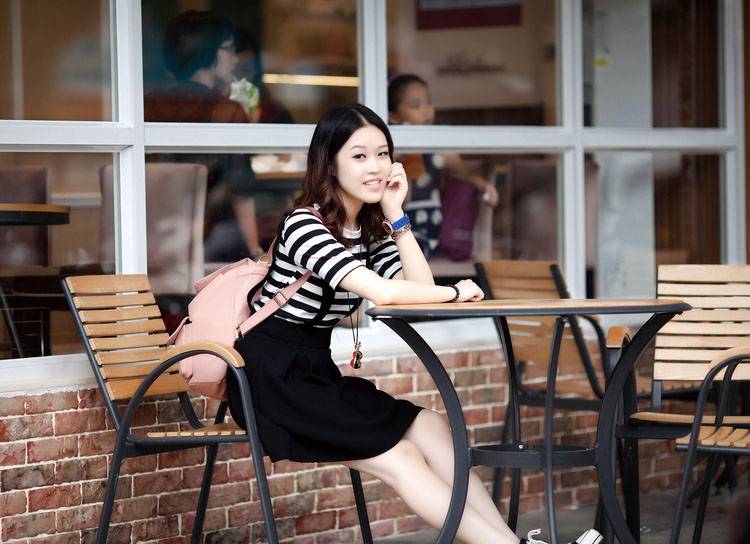 可爱少女的时尚街拍