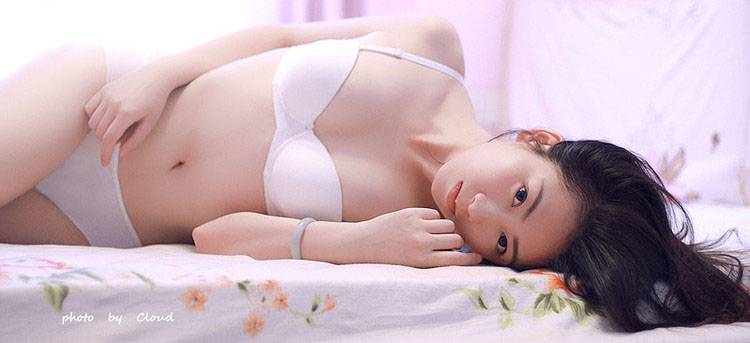 刚刚醒来的美妙躯体