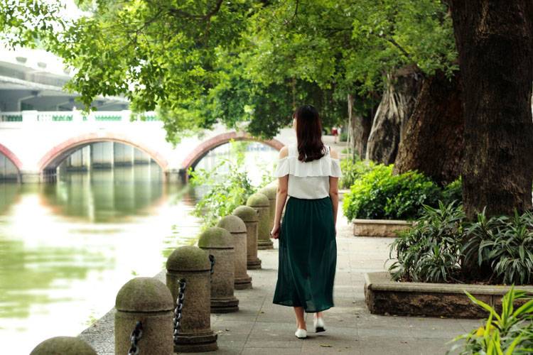 夏日河畔的娇丽侬艳-4