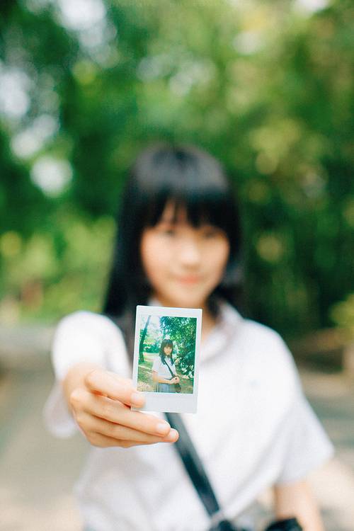 清纯校花身穿校服户外写真-9