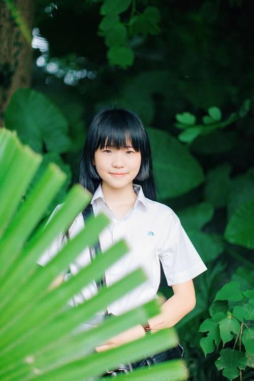 清纯校花身穿校服户外写真-10