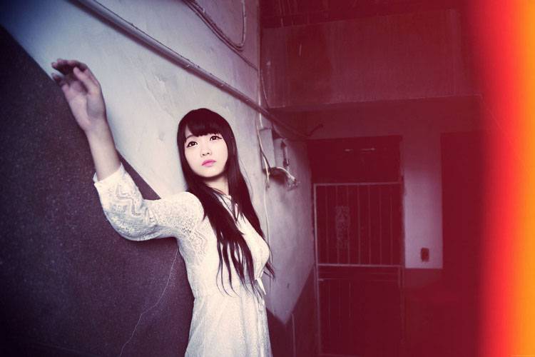 清新少女夏日里的柔美