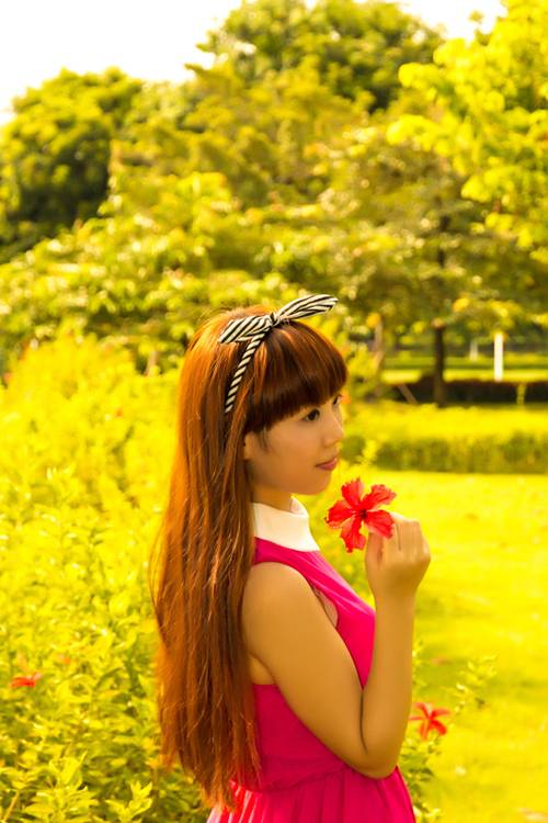 公园中的少女清纯靓丽的风景线-8