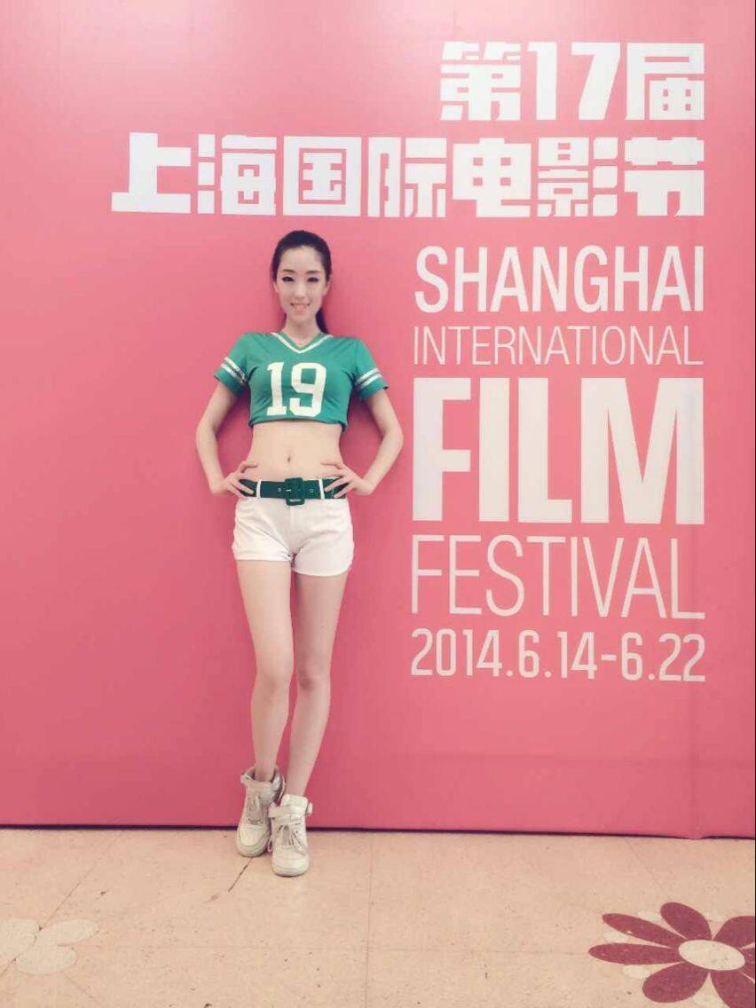 俏皮可人的ShowGirl何思蒙-4