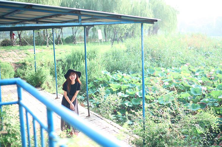 邻家姑娘户外的欢愉清纯可爱-6