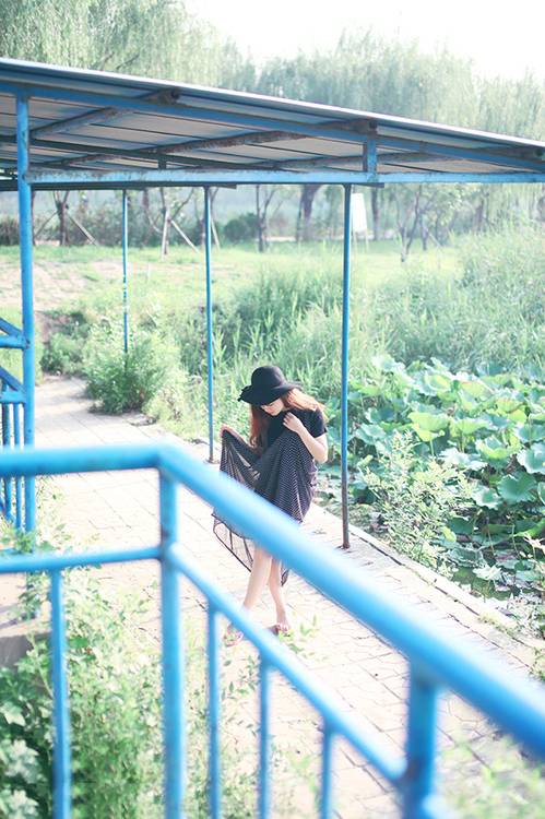 邻家姑娘户外的欢愉清纯可爱-7