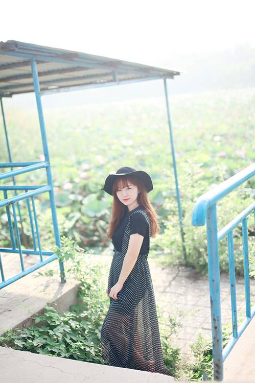 邻家姑娘户外的欢愉清纯可爱-10