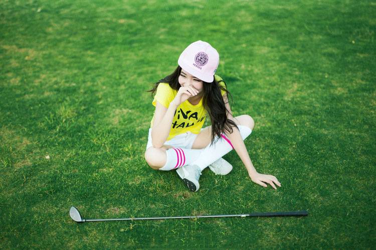 性感的高尔夫姐妹花的户外写真-4