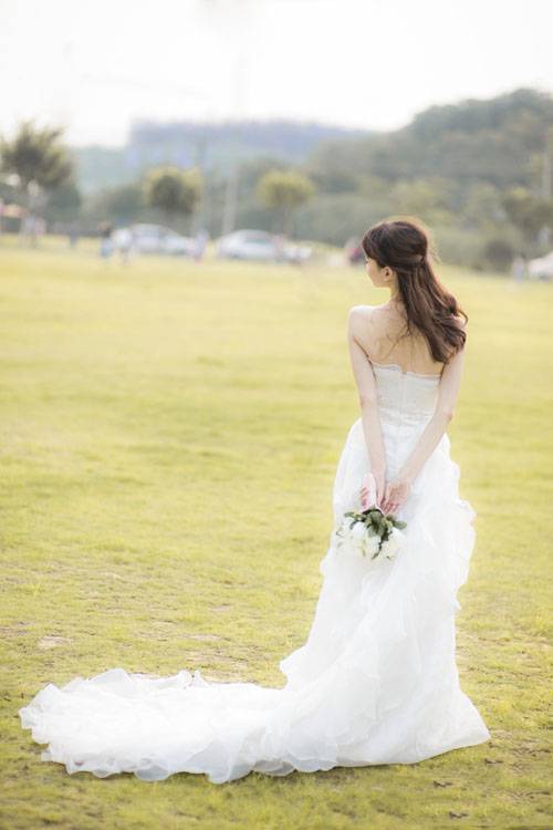 唯美少女户外婚纱写真-7