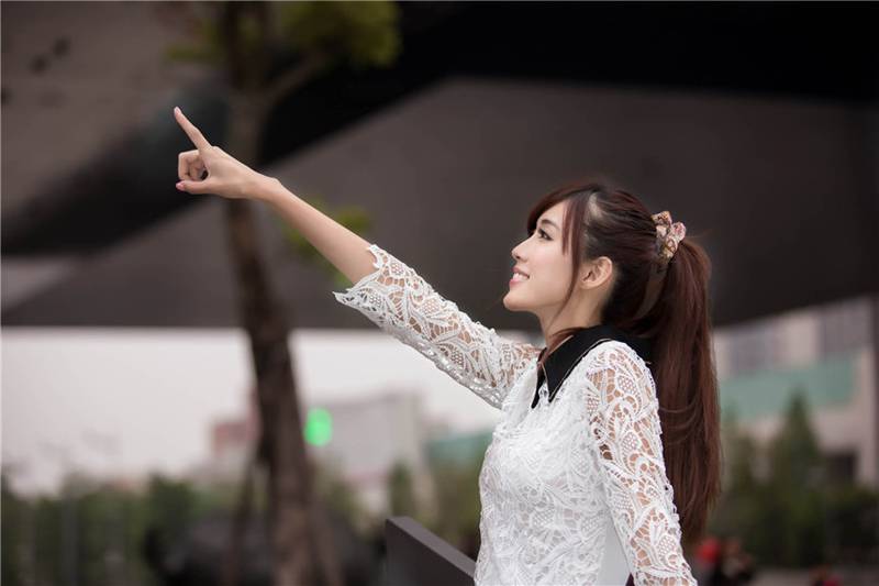 美女青春迷人甜美街拍写真