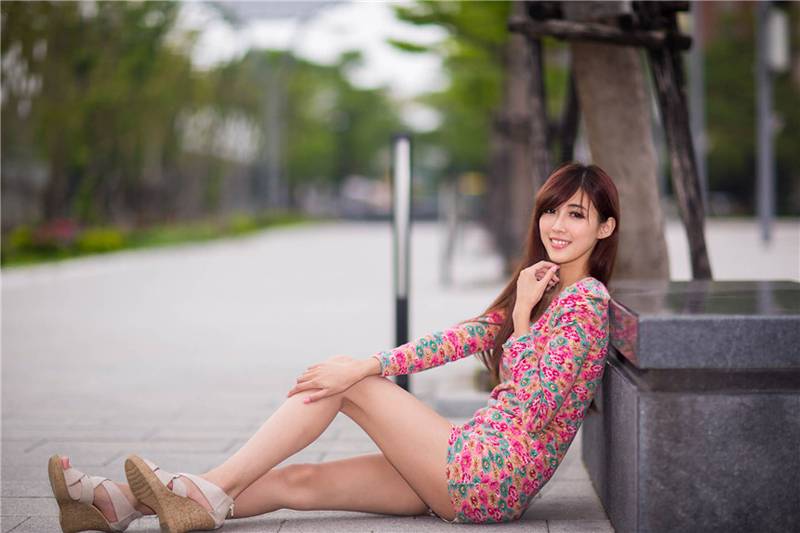 美女青春迷人甜美街拍写真-2