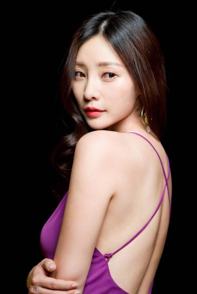 乳神柳岩倾情加盟CJ展-8