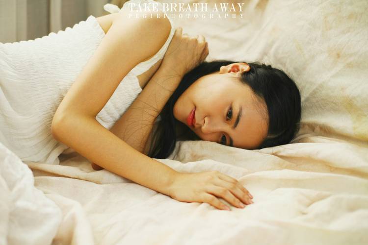 清纯少女独自承受的孤独-7