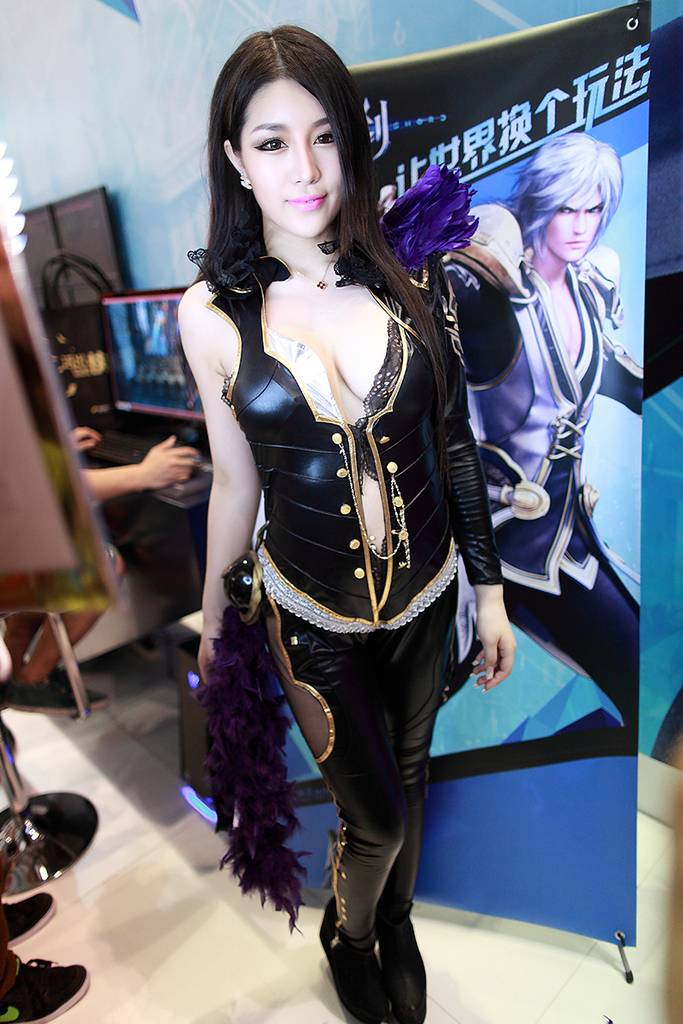 showgirl郭婷瑜性感爆乳写真-2