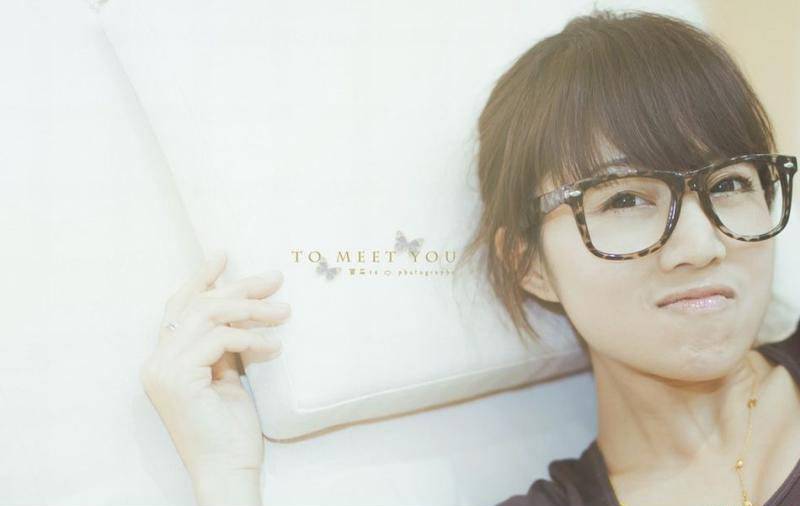 极品眼镜美女低胸迷人写真-5