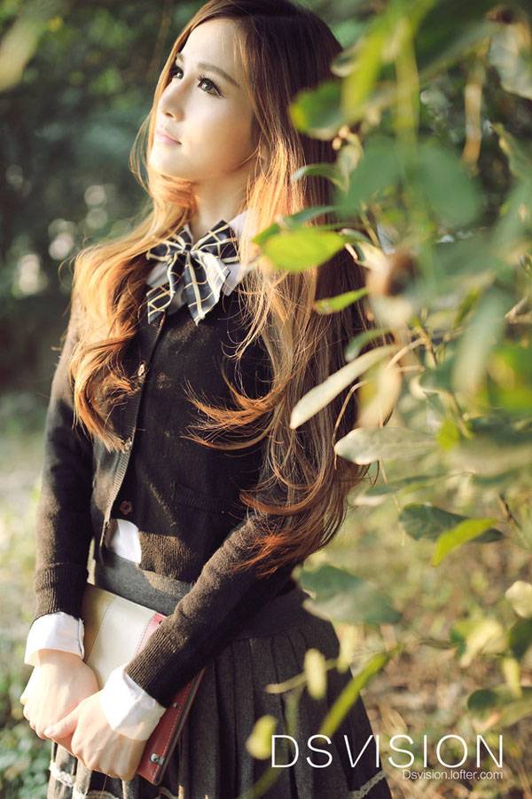 清纯美女迷人户外街拍写真-3