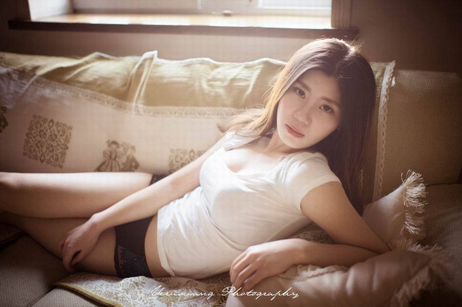 阳光妩媚迷人清纯美女