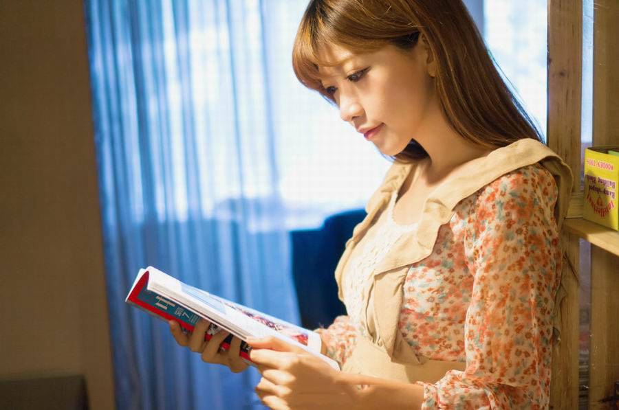 台湾美女咖啡馆迷人可爱写真