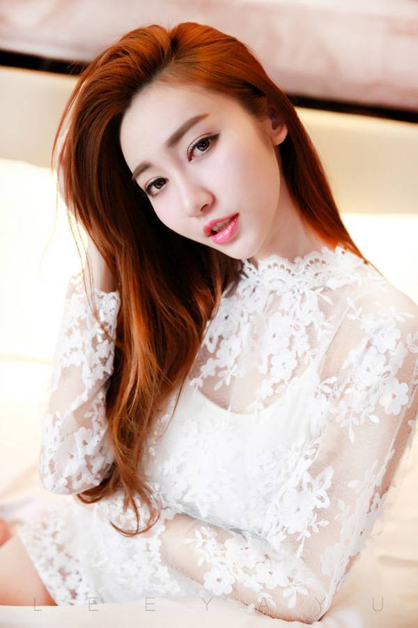 甜美迷人茜子迷人美腿私房照-2