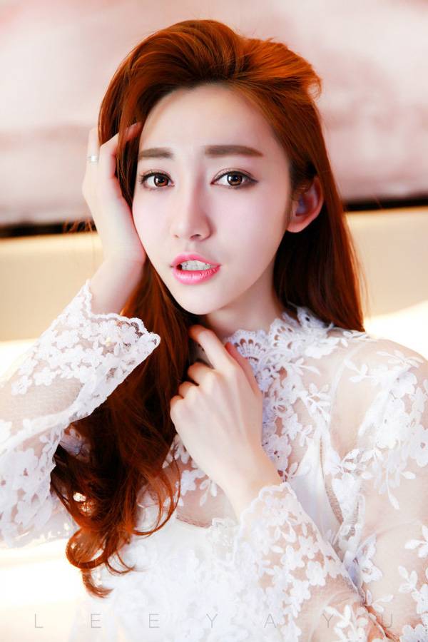 甜美迷人茜子迷人美腿私房照-3