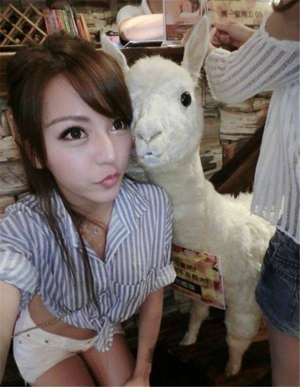 美女VIVI迷人可爱自拍照