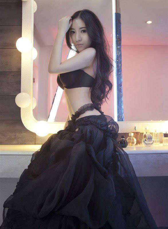 妖艳美女张杨一纯黑丝写真超性感-8