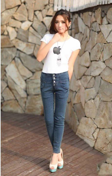 美女紧身牛仔裤更显窈窕身材-6