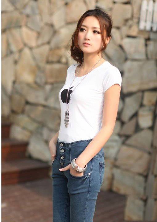 美女紧身牛仔裤更显窈窕身材-7