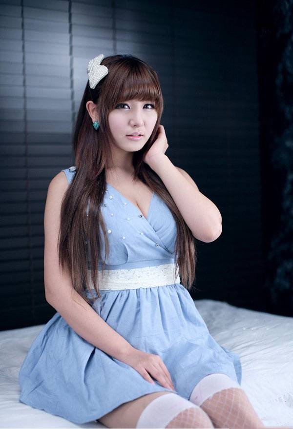 肉感美眉惹人爱