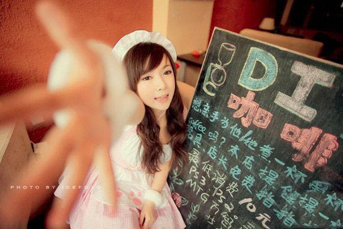 清新可爱贴心小女仆