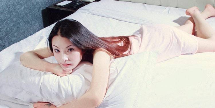 阳光可人的性感睡衣-2