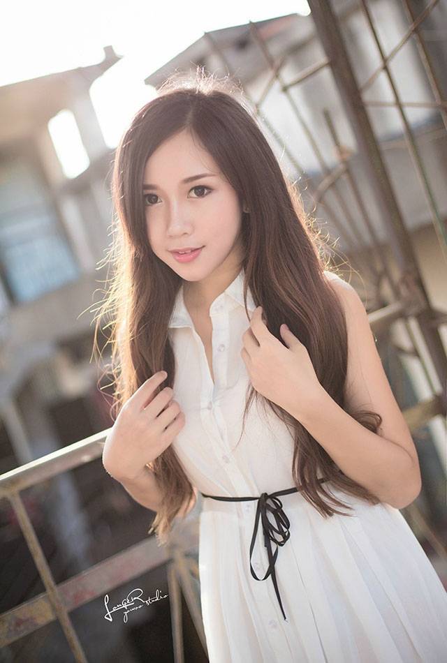 阳光下大眼睛萌妹纸甜美迷人-2