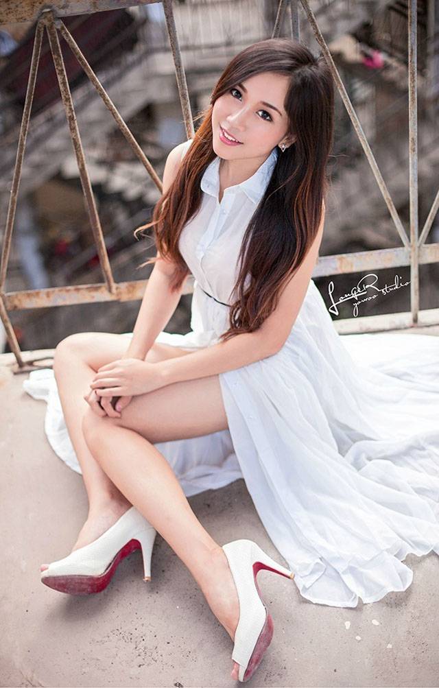 阳光下大眼睛萌妹纸甜美迷人-5