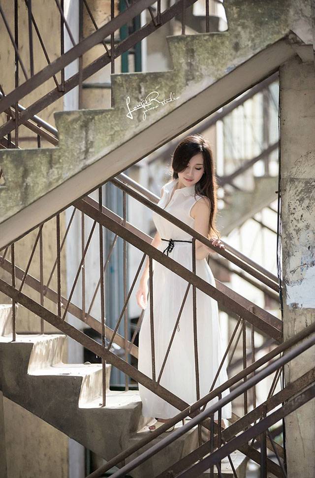 阳光下大眼睛萌妹纸甜美迷人-8