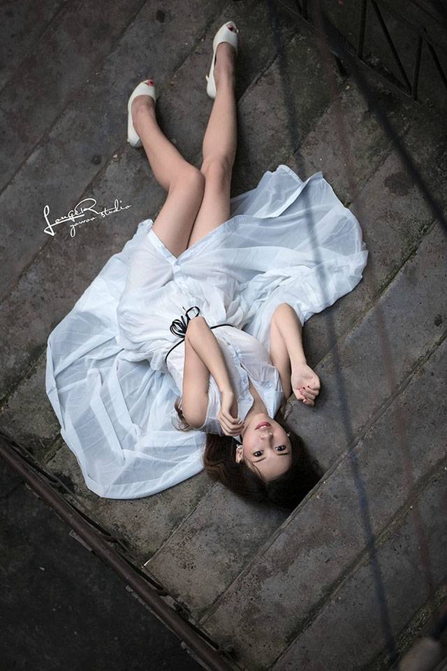 阳光下大眼睛萌妹纸甜美迷人-9