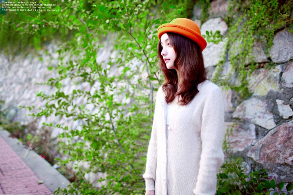 橙色帽檐下的精致姑娘-2