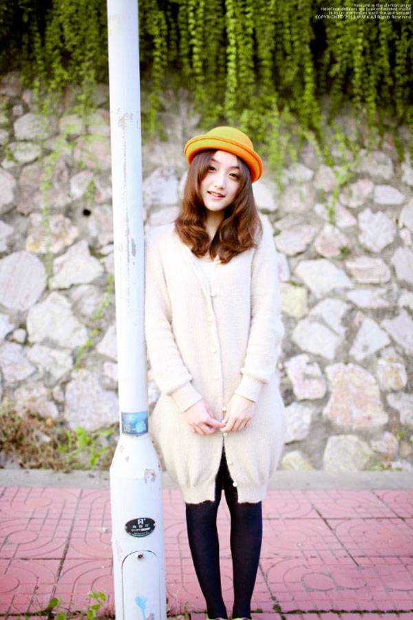 橙色帽檐下的精致姑娘-4