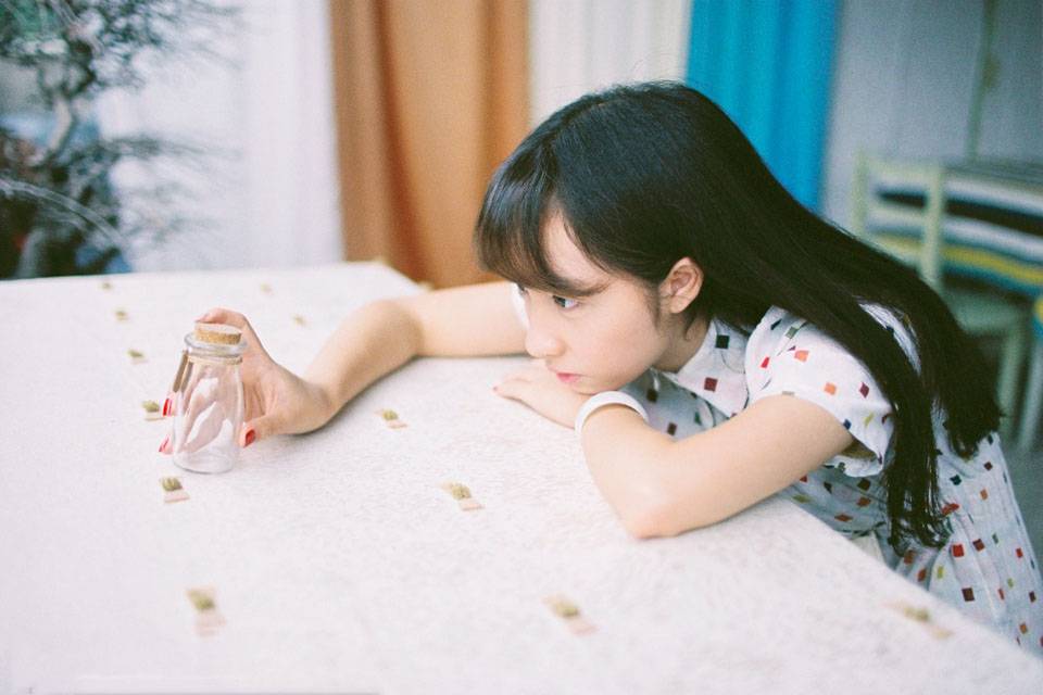 格子衫的甜美可爱少女-3