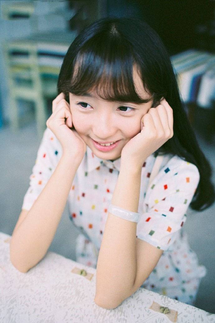 格子衫的甜美可爱少女-4