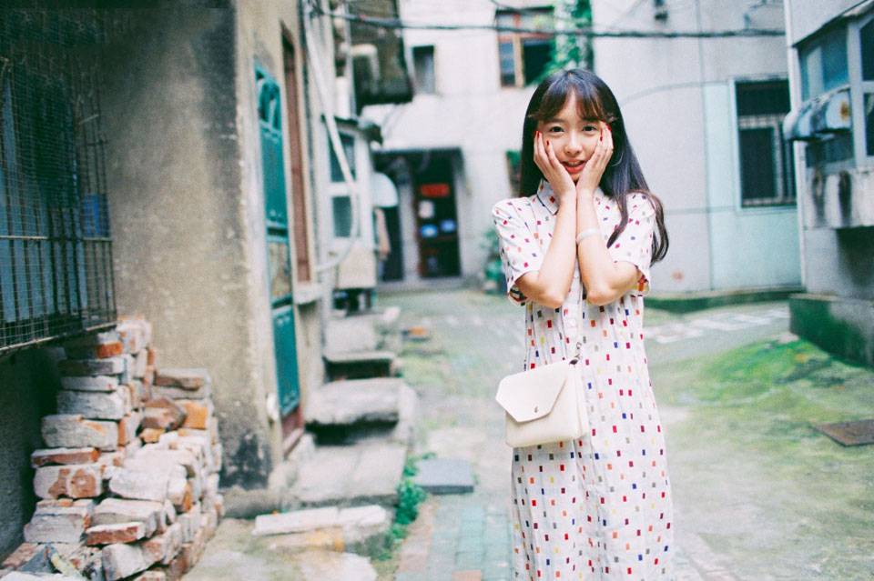 格子衫的甜美可爱少女-6