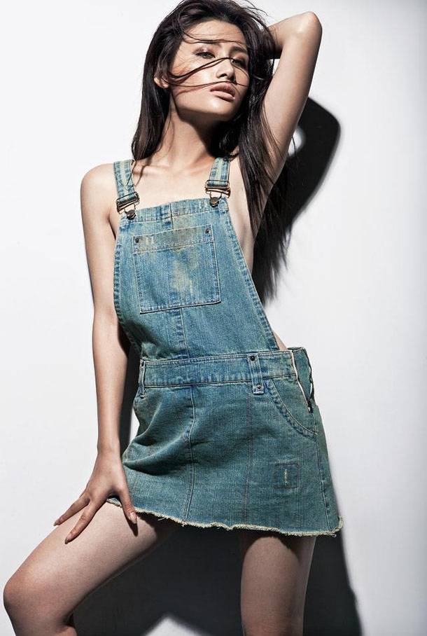 郑伊性感写真上演真空的诱惑