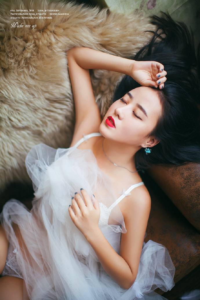 红唇烈焰蕾丝诱惑