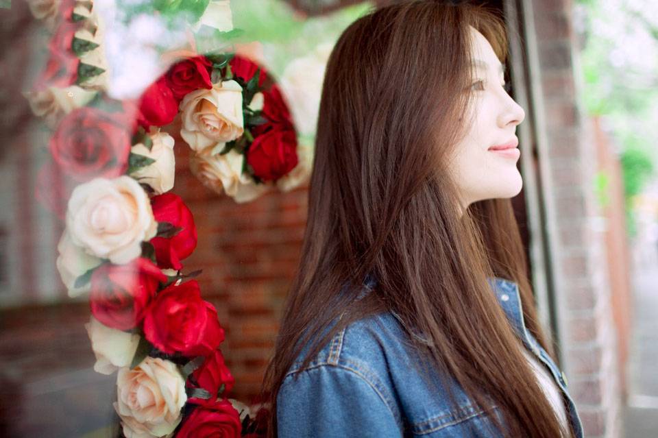 花开半夏的绝色少女