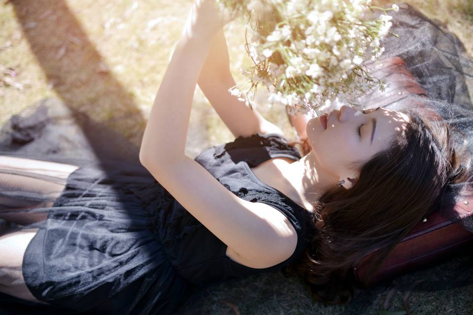 森林中的黑衣妩媚少女-7