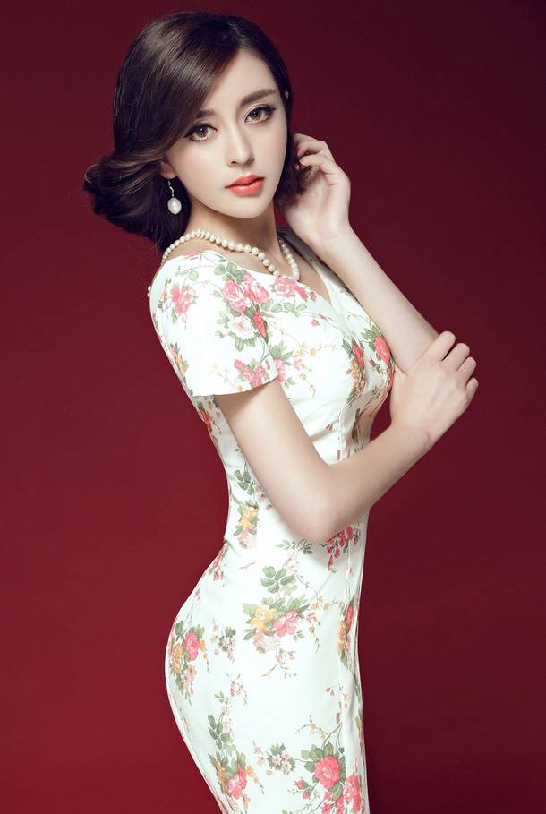 高兮妍紧身裙秀性感身段