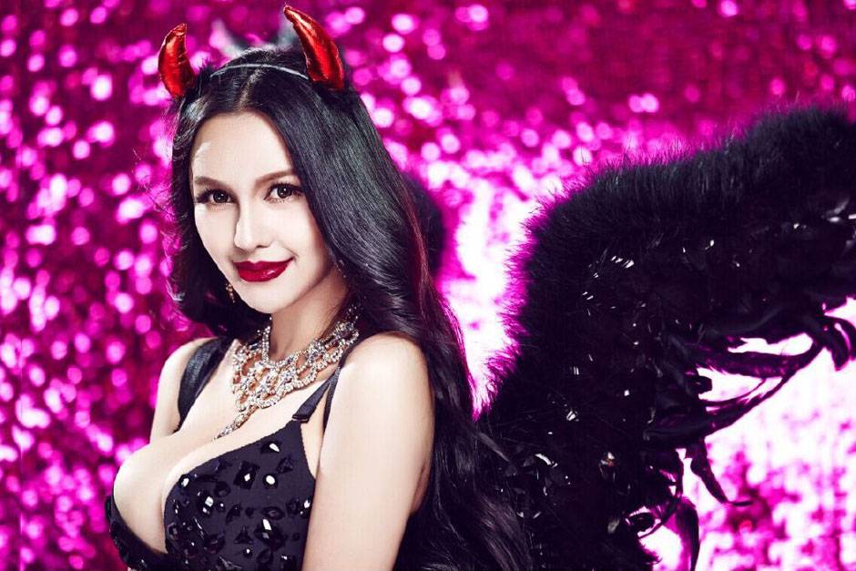 美女苏梓玲变身性感小恶魔-3