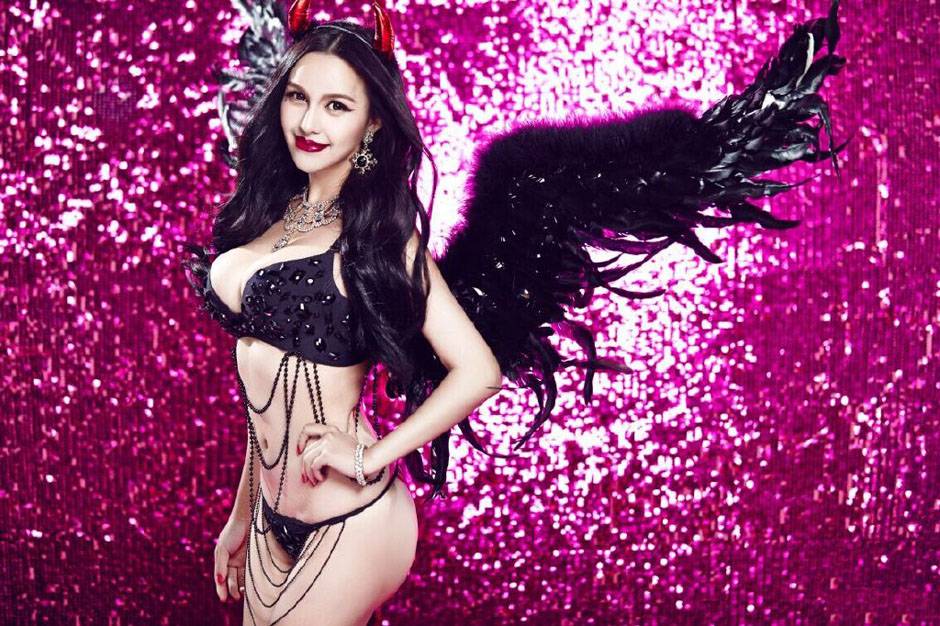 美女苏梓玲变身性感小恶魔-4