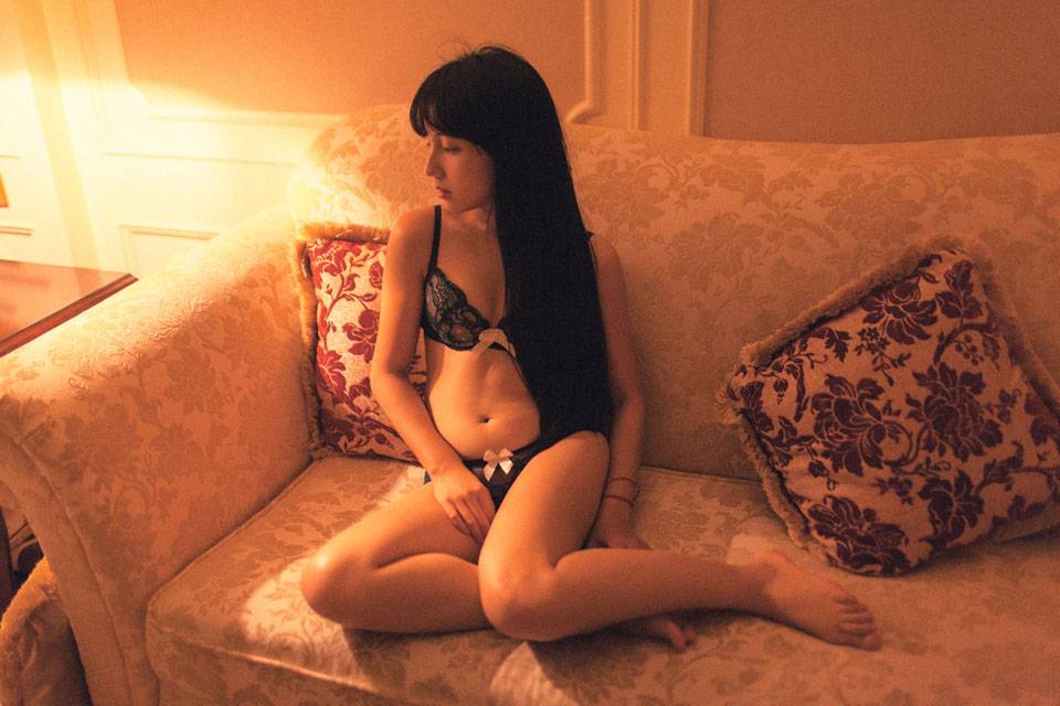 美胸少女的床上慵懒-2