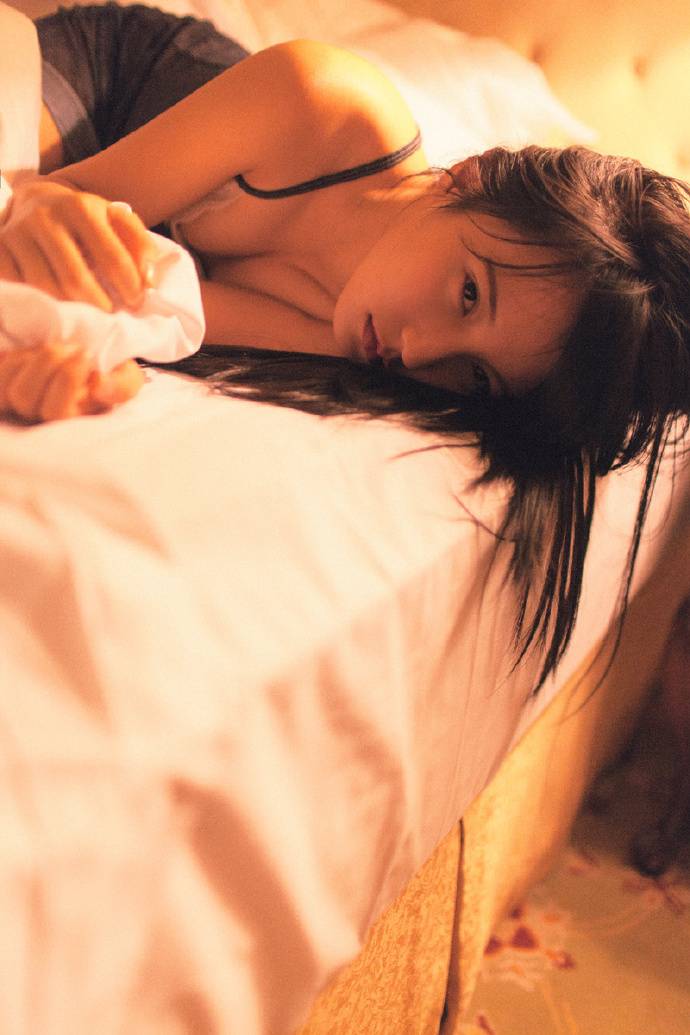 美胸少女的床上慵懒-10